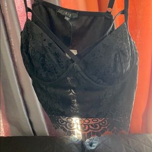 BLACK CROP TOP. NEW! 🖤